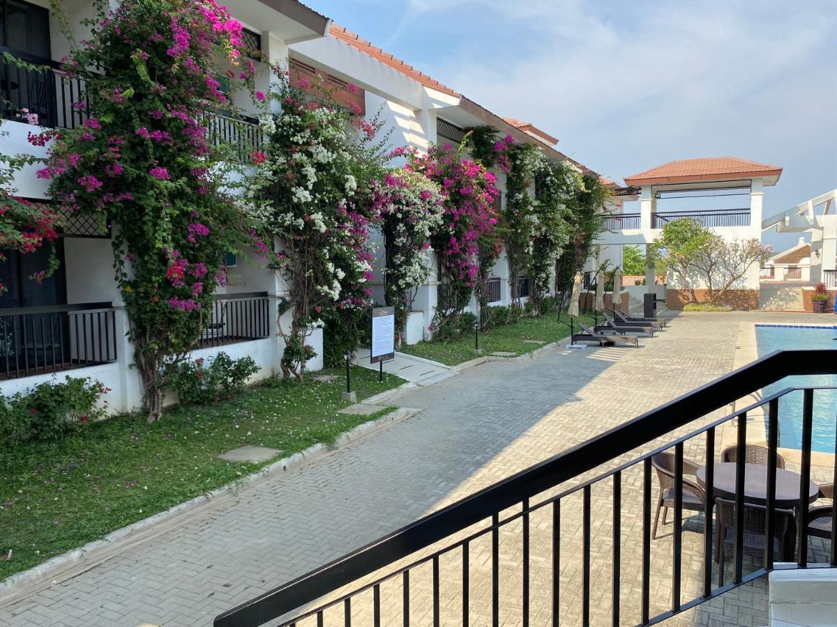 Plaza Del Norte Hotel And Convention Center Laoag Exterior photo